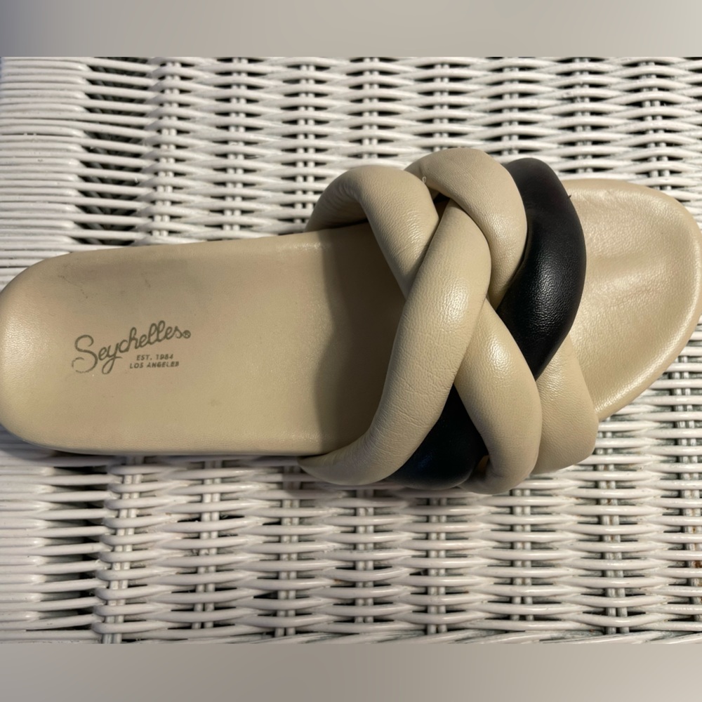 Seychelles size 10 pool slide. Never worn